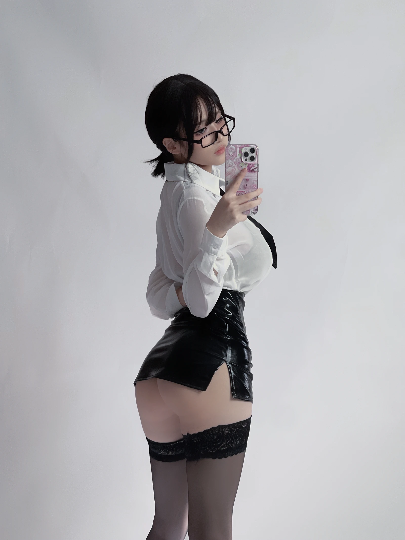 幼愛youmeko---黑丝眼镜OL-[28P-87MB]-5.webp